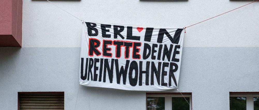 Das Bündnis fordert den Aufbau einer Taskforce nebst Schiedsstelle zum Schutz von Mietern sozial oder kulturell genutzter Gewerbeflächen.
