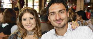 Cathy und Mats Hummels 2017 beim Oktoberfest in München.