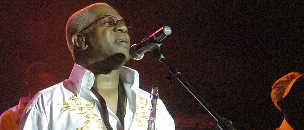 Dennis Thomas 2008 mit der Band "Kool &amp; the Gang".