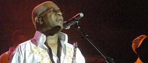 Dennis Thomas 2008 mit der Band "Kool & the Gang".