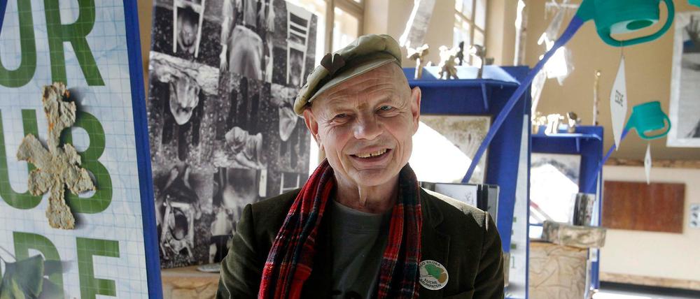 Der verstorbene Bildhauer und Umweltaktivist wird voraussichtlich am 15. August in Brandenburg begraben.