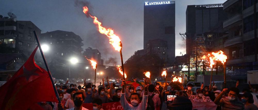 Seit Monaten kommt es in Myanmar immer wieder zu Protesten gegen das Militärregime.