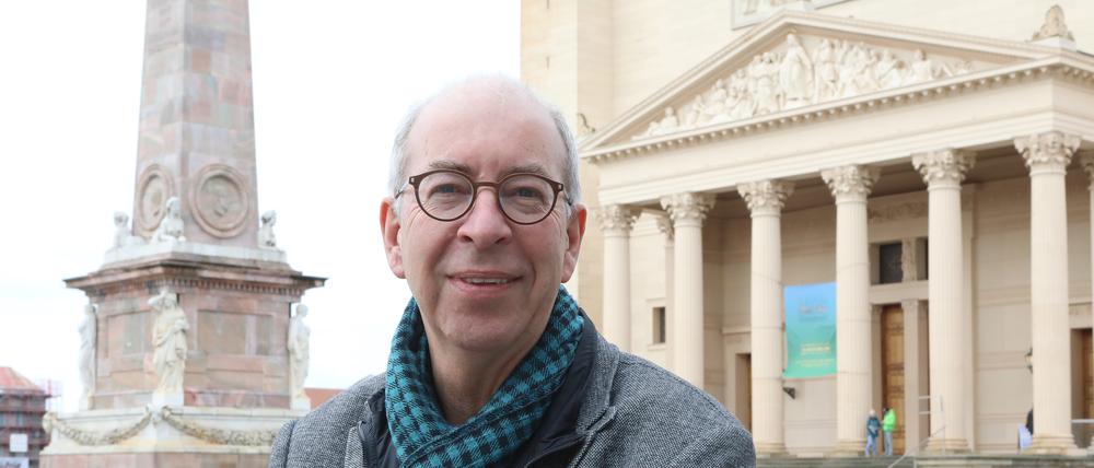 Martin Sabrow am Alten Markt in Potsdam, unweit des Leibniz-Zentrums für Zeithistorische Forschung (ZZF), das er 17 Jahre geleitet hat.