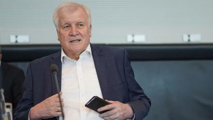 Innenminister Horst Seehofer (CSU) will an Abschiebungen nach Afghanistan grundsätzlich festhalten.