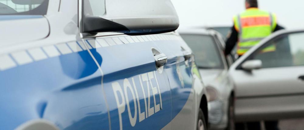 Ein Polizeikontrolle auf der Autobahn in Brandenburg nahe der Grenze zu Polen. 