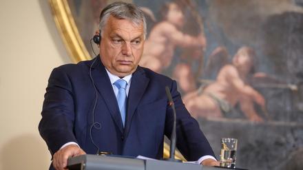 Viktor Orban, Ministerpräsident von Ungarn, und seine Regierung schränkt den Verkauf von Kinderbüchern ein.