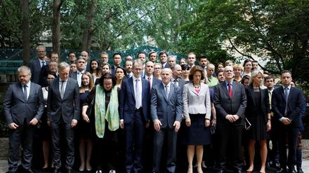 Rund 50 westliche Diplomaten setzen nach Spavors Verurteilung in Peking ein Zeichen. 