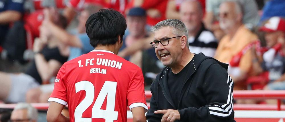 Urs Fischer (rechts, hier mit Neuzugang Genki Haraguchi) startet in seine vierte Saison als Union-Trainer.