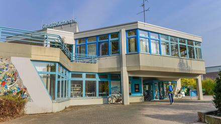 Das Eva-Maria-Buch-Haus in der Götzstraße beherbergt die Bezirkszentralbibliothek von Tempelhof-Schöneberg.