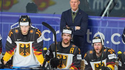 Zwischen zwei "Schweden". Eisbären-Angreifer Marcel Noebels (Mitte) wird seine Nationalmannschaftskollegen Loibl (li.) und Kühnhackl (r.) in der CHL wiedersehen.