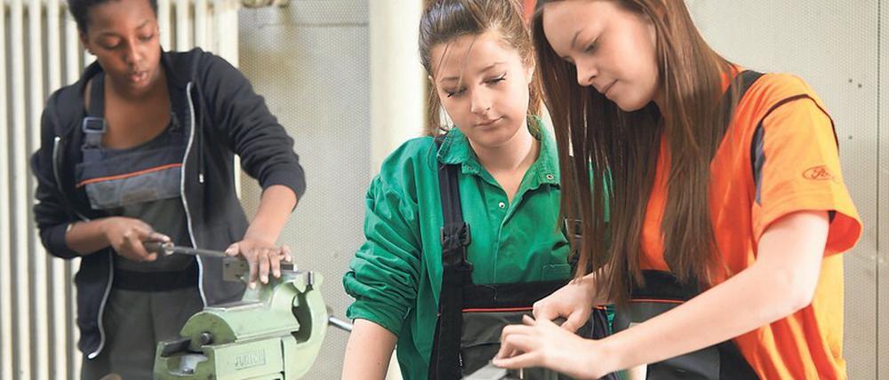 Bildung schafft Wachstum. Eine gute Berufsbildung ist der entscheidende Faktor für eine höhere Produktivität der Wirtschaft insgesamt.