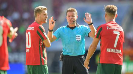 Beim Spiel gegen TSG Hoffenheim reklamierte Augsburg ein Handspiel. 