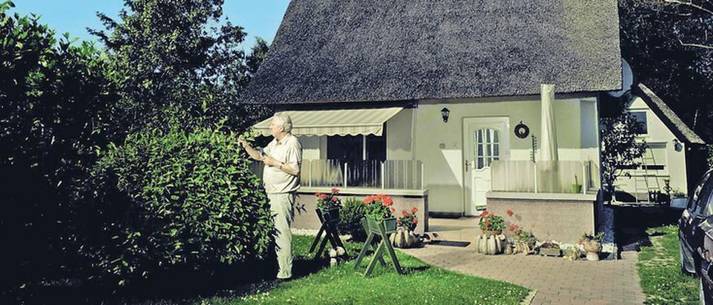 Gartenfreund. „Egon vorm Haus“ (2007) von Andreas Mühe, Porträt des letzten DDR-Staatsratsvorsitzender.