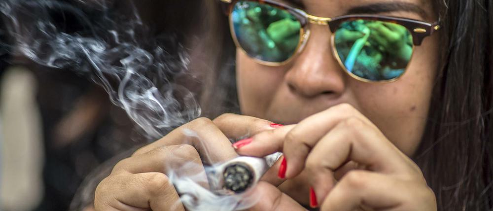 Teilnehmer der Hanfparaden fordern die Legalisierung von Cannabis.