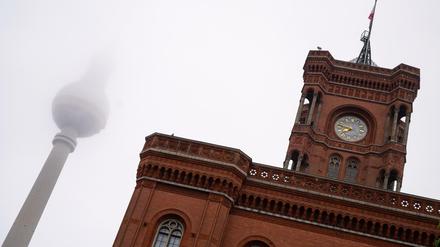 Der Berliner Senat berät am Dienstag über das weitere Vorgehen in der Corona-Pandemie.