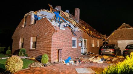 Beschädigtes Haus in der Gemeinde Großheide nach einem Sturm über Ostfriesland