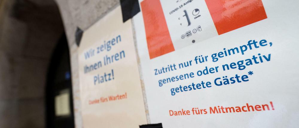 Menschen, die nicht sind geimpft, genesen oder getestet sind, haben es in Baden-Württemberg seit Montag schwerer.