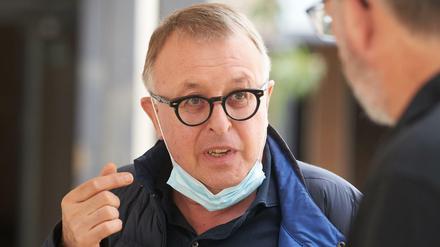 Ahrweilers Landrat Jürgen Pföhler (CDU) bei einem Ortstermin Ende Juli.