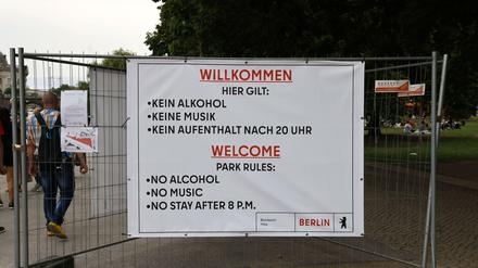 Das sind die Regeln seit vergangenem Samstag im James-Simon-Park. Kontrolliert hat das Freitagnacht niemand.
