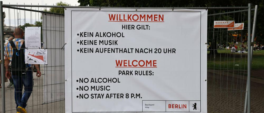 Das sind die Regeln seit vergangenem Samstag im James-Simon-Park. Kontrolliert hat das Freitagnacht niemand.