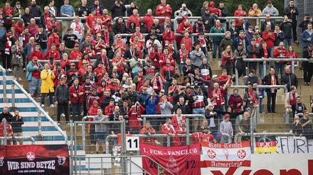 Höllentour. Die Fans aus Kaiserslautern gelten als reisefreudig. Schon beim Auswärtsspiel in Meppen machten sie sich zahlreich auf den Weg. Für das Spiel gegen Viktoria in Berlin waren die Karten für den Auswärtsblock rasch vergriffen.