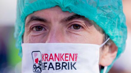 Unter Druck - "Krankenhaus statt Krankenfabrik" fordern Pflegekräfte auch in Berlin.