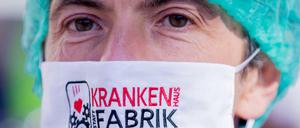 Unter Druck - "Krankenhaus statt Krankenfabrik" fordern Pflegekräfte auch in Berlin.