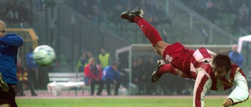 Abflug. Sreto Ristic (re., hier zu sehen im Rückspiel in Berlin) erzielte 2001 gegen Valkeakoski einen Treffer.