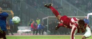 Abflug. Sreto Ristic (re., hier zu sehen im Rückspiel in Berlin) erzielte 2001 gegen Valkeakoski einen Treffer.