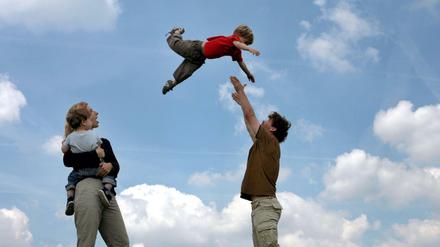 Familienförderung soll in ganz Berlin künftig gleich sein: Für Familien in Not sollen Kiezzentren entstehen und Eltern-Kind-Reisen möglich werden