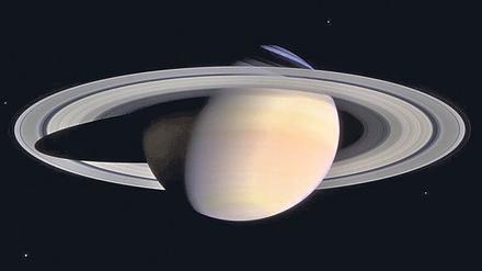 Die Raumsonde Cassini schickte Aufnahmen vom Ringplanet Saturn und seinen Monden.