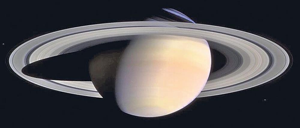 Die Raumsonde Cassini schickte Aufnahmen vom Ringplanet Saturn und seinen Monden.