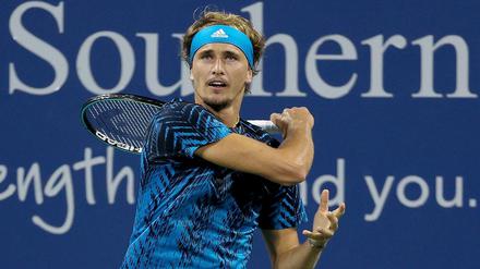 Alexander Zverev hat das Premieren-Duell mit dem Norweger Casper Ruud klar für sich entschieden.