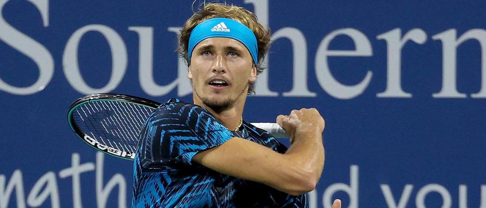 Alexander Zverev hat das Premieren-Duell mit dem Norweger Casper Ruud klar für sich entschieden.