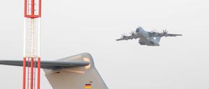 In Taschkent landen Flugzeuge der Bundeswehr mit Menschen aus Afghanistan - von hier aus werden sie nach Deutschland geflogen.