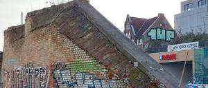 Pfeiler ohne Brücke. Seit knapp drei Jahren ist diese ausgehängt.