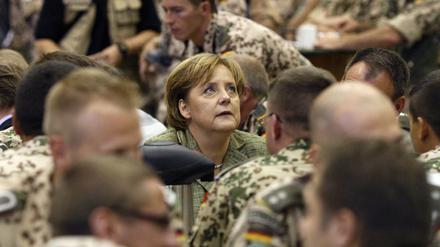 Bundeskanzlerin Angela Merkel 2007 in Afghanistan - der Einsatz hat ihre Kanzlerschaft begleitet. 