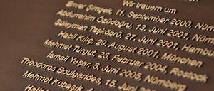 Die Toten mahnen. Zehn Menschen hat die Terrorzelle NSU ermordet. Jetzt hat der Bundesgerichtshof das Urteil gegen Beate Zschäpe bestätigt. Auf dem Foto eine Gedenktafel mit den Namen der Todesopfer