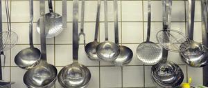 In Berliner Krankenhausküchen wird täglich Essen für Zehntausende Patienten ausgeteilt.