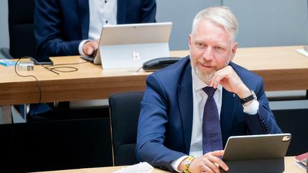 Bisher für Wohnungs- und Baupolitik verantwortlich: Sebastian Scheel (Die Linke), Stadtentwicklungssenator von Berlin, sitzt bei der 82. Plenarsitzung des Berliner Abgeordnetenhauses auf der Regierungsbank.