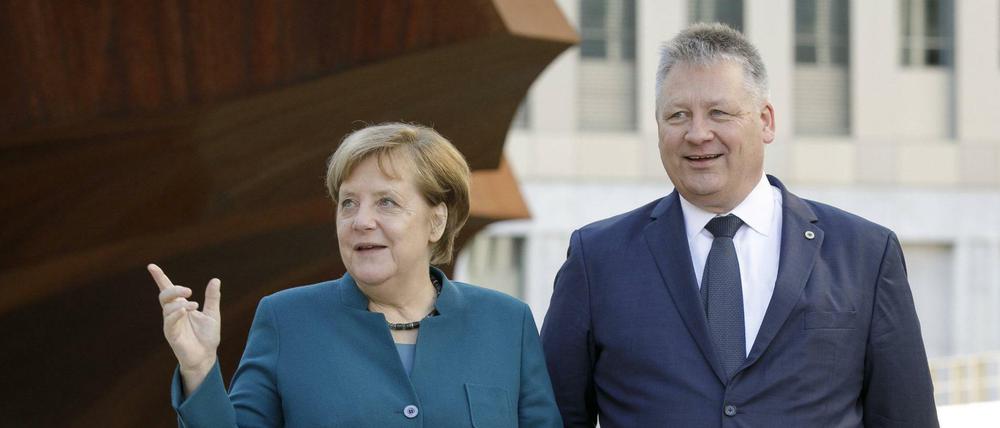 Bundeskanzlerin Angela Merkel(CDU) und der BND-Präsident Bruno Kahl.