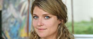 Schauspielerin Lara Mandoki ist aktuell zu sehen in der ZDFneo-Serie „Am Anschlag – Die Macht der Kränkung“. 