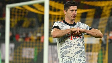 Das war der erste Streich. Robert Lewandowski nach seinem Tor zum 1:0, das zweite durch Müller bereitete er vor, das dritte für die Bayern schoss er wieder selbst.