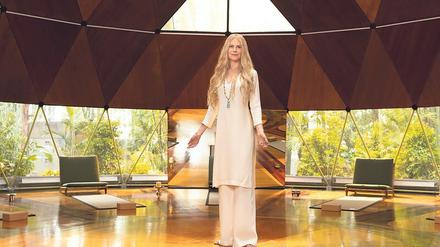 Die Schauspielerin Nicole Kidman hat in der Serienadaption von „Nine Perfect Strangers“ die Hauptrolle übernommen. Als Betreiberin eines Wellness-Resorts verspricht Masha ihren Gästen nichts weniger als eine Neugeburt als glücklicher Mensch. 