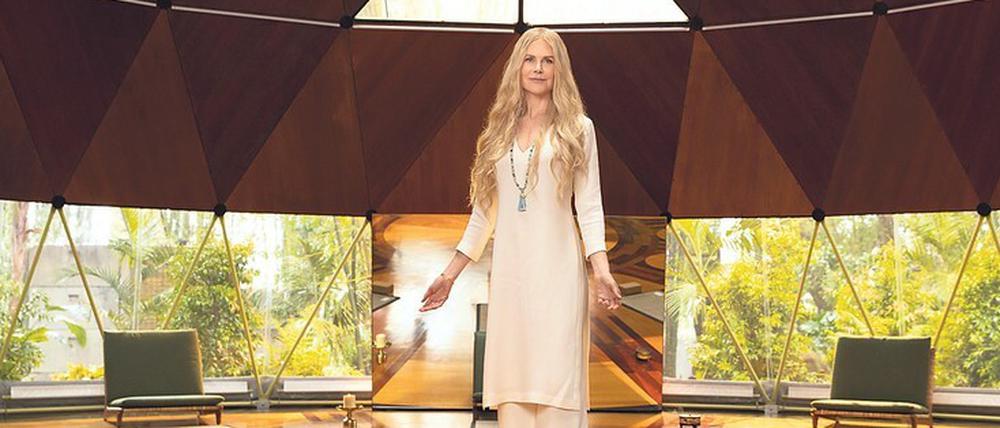 Die Schauspielerin Nicole Kidman hat in der Serienadaption von „Nine Perfect Strangers“ die Hauptrolle übernommen. Als Betreiberin eines Wellness-Resorts verspricht Masha ihren Gästen nichts weniger als eine Neugeburt als glücklicher Mensch. 