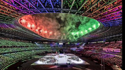 Die Abschlussfeier bei den Paralympics läuft in Tokio.