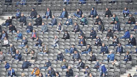 Die Fans von Hertha BSC dürfen das erste Heimspiel gegen den VfL Wolfsburg im Olympiastadion verfolgen. 