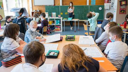 Hefte weg, jetzt kommt der Klassenrat: Einmal wöchentlich soll das - vielerorts noch neue - Gremium tagen. 
