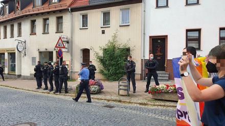 In Taucha fand am Wochenende erstmals ein Christopher Street Day unter dem Motto “Lieb doch, wen Du willst” statt.
