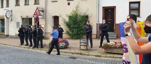 In Taucha fand am Wochenende erstmals ein Christopher Street Day unter dem Motto “Lieb doch, wen Du willst” statt.